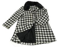 Čierno-biely vzorovaný podšitý kabát s kožušinovým golierikom St. Bernard