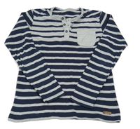 Tmavomodro-šedé pruhované triko s kapsou 