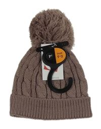 Nové - hnedá vzorovaná pletená čapica s brmbolcom Matalan
