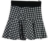 Dámska čierno-biela vzorovaná sukňa