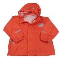 Červená šušťáková nepromokavá bunda s potlačou a kapucňou