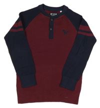 Vínovo-tmavomodrý sveter s dinosaurom a pruhmi C&A