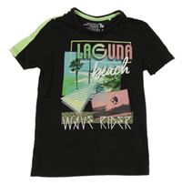 Černé tričko s nápisy a palmou a zeleným pruhem Tu