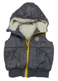 Šedá šusťáková zateplená vesta s nášivkou a kapucí 