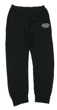 Černé tepláky s potiskem 