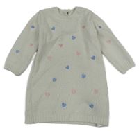 Bílé svetrové šaty se srdíčky