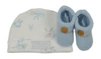 Nové - 2Set - Biela čapica so zajačikmi a nášivkou + modré pletené papučky