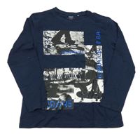 Tmavomodré tričko so skateboardisty Yigga