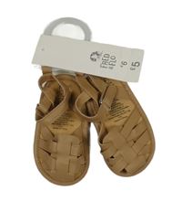 Nové - Hnedé koženkové páskové cápačky F&F