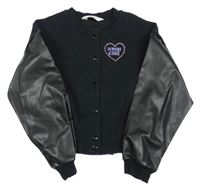 Čierna baseballová crop mikina s nápismi a srdíčkem z kamínků a koženkovymi rukávy H&M