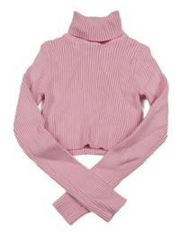 Svetloružový rebrovaný crop sveter s rolákom