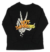 Čierne tričko s nápismi a kostmi Chapter young