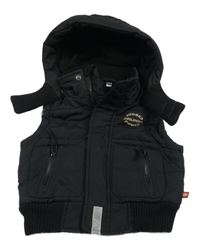 Čierna prešívaná šušťáková zateplená vesta s nápismi a odopínacíá kapucňou LEGO