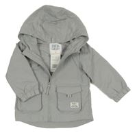 Nové - sivá šušťáková jarná bunda s nášivkou a kapucňou F&F