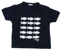 Tmavomodré tričko s rybami
