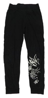 Čierne tepláky s graffiti nápisy H&M