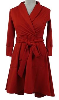 Dámské červené šaty s páskem 