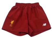 Vínové šušťákové futbalové kraťasy s FC Liverpool New Balance