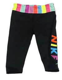 Černo-barevné sportovní capri legíny s logem Nike