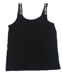 Čierny top s nápismi