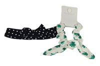Nová - 2Set - Tmavomodrá čelenka s bielými hviezdičkami a mašlou Peacocks + bílá gumička s trojlístky PRIMARK