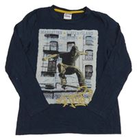 Tmavomodré tričko so skateboardistou YIGGA