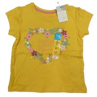 Nové - Horčicové tričko so srdcem z květin Primark