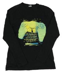 Černé triko s ovladačem Chapter Young