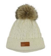 Bílá vzorovaná čepice s bambulí 