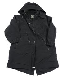 Černá šusťáková jarní parka s nášivkou a kapucí Next