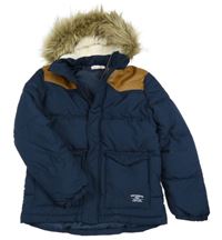 Tmavomodro-hnědá prošívaná šusťákovo/koženková zimní bunda s nášivkou a odepínací kapucí s kožešinou H&M