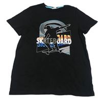 Černé tričko se skateboardistou