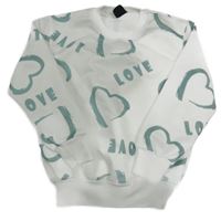 Biela mikina so srdiečkami a nápismi