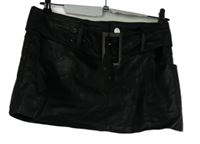 Dámska čierna koženková minisukňa s opaskom