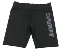 Čierne športové elastické kraťasy s nápisom