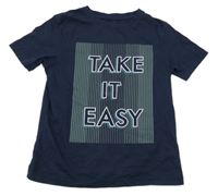 Tmavomodré tričko s nápisem George 