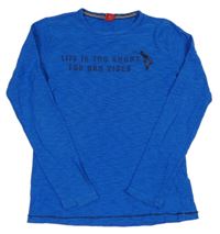 Cobaltovoě modré melírované tričko s nápismi a skateboardistou S. Oliver