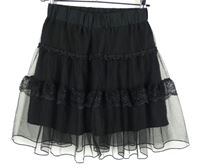 Dámska čierna tylová sukňa s čipkovymi volániky New Look