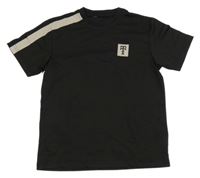 Černé sportovní tričko s nášivkou a pruhem TT