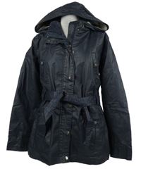 Dámská tmavomodrá šusťáková jarní parka s páskem a kapucí Peacocks 