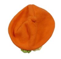 Oranžový baretka s kvetinami