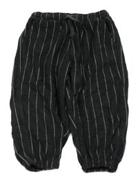 Čierne pruhované nohavice