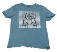 Šedomodré tričko s nápismi a psem