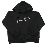 Čierna mikina s nápisom a kapucňou