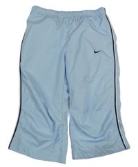 Svetlomodré šušťákové športové crop nohavice s logom Nike