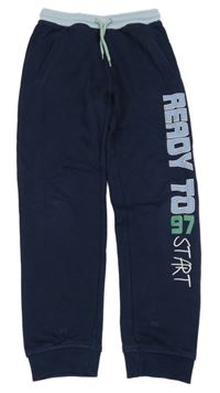 Tmavomodré tepláky s nápisem Kids 