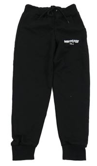 Černé cuff tepláky s nápisem 