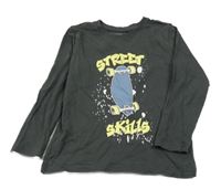 Tmavošedé triko se skatem 