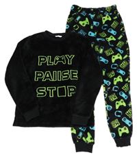 Čierne plyšové pyžama s nápismi a ovladači V BY VERY