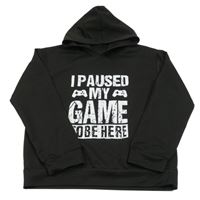 Čierna mikina s nápisom s ovladači a kapucňou